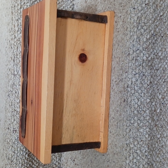 Vintage Handcrafted Small Jewelry Box/Chest - Picture 11 of 12